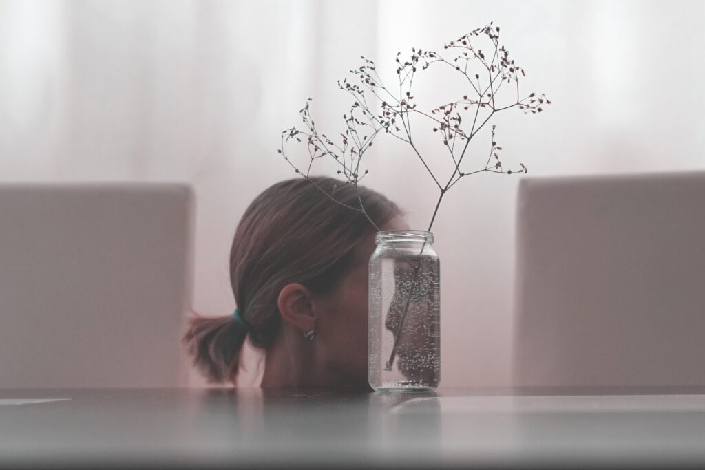 imagen de chica con su reflejo